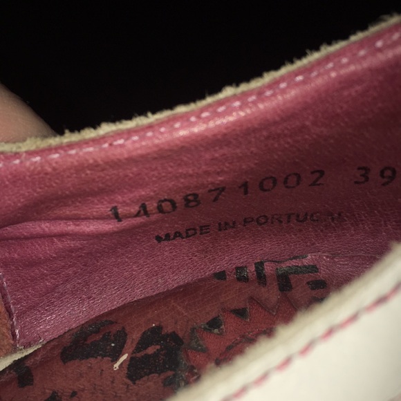 Shoes - Picture 3 of 4